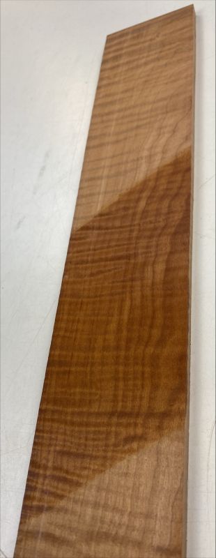 Griffbrett Ahorn geflammt, Caramel, 505x75x8 mm Einzelstück #027